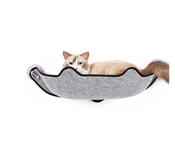 Hamac pour chat sur le rebord de la fenêtre