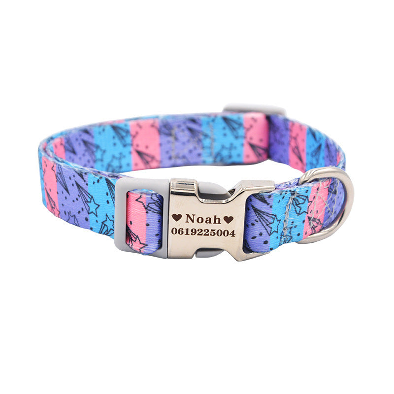 Collier personnalisé coloré avec plaque gravée
