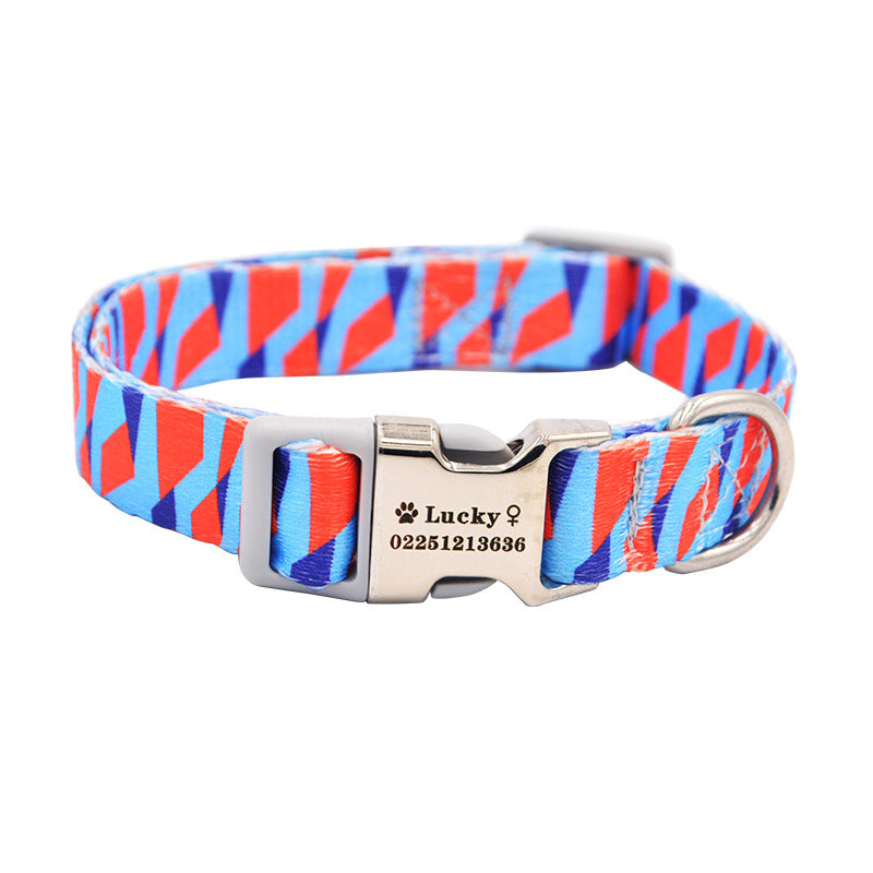 Collier personnalisé coloré avec plaque gravée