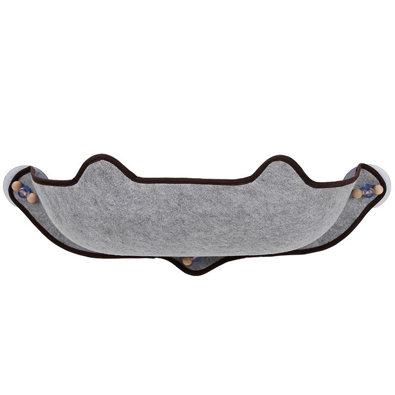 Hamac pour chat sur le rebord de la fenêtre