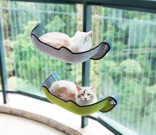Hamac pour chat sur le rebord de la fenêtre