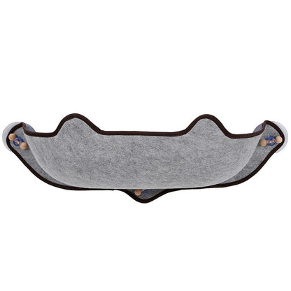 Hamac pour chat sur le rebord de la fenêtre